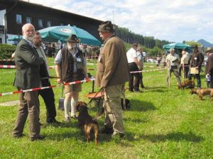 Beim Jubiläum „50 Jahre Verein Dachsbracke“