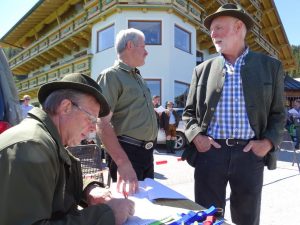 GF Peter Mattersberger, LL Herbert Geisler und Lois Mattersberger - Klub Dachsbracke – Internationale Jagdhunde Zuchtschau 2017