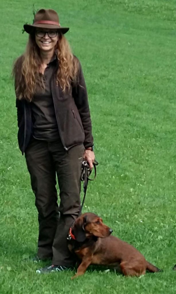 Hundeführerin Lisa Zimmermann mit Aika von schwarzem Gift - SPoR des Jagdgebrauchshundeklub Obersteiermark 2017