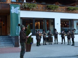 534. Gebrauchsprüfung des Klub Dachsbracke in Saalbach/Hinterglemm - Begrüßung durch Sepp Schnitzhofer, Obmann vom Salzburger Jagdgebrauchshundeklub