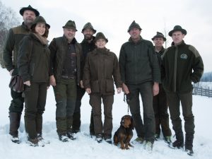 Andreas Koidl mit Waldi vom Omesberg mit seiner Richtergruppe - CACIT Brackierprüfung 2017