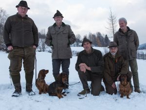 CACIT Brackierprüfung des ÖBV - Delegation des Klub Dachsbracke - v.l.n.r Dr. Georg Urak mit Cilli vom Salzatal, ein glücklicher Obmann Harald Heil, Andreas Koidl mit Waldi vom Omesberg, Robert Solarzyk mit Caja vom Salzatal, Obmann-Stellvertreter Herbert Geisler