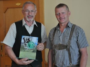 Leistungsrichter Johann Strohmeier wurde für seine Verdienste und Leistungen geehrt - Klub Dachsbracke