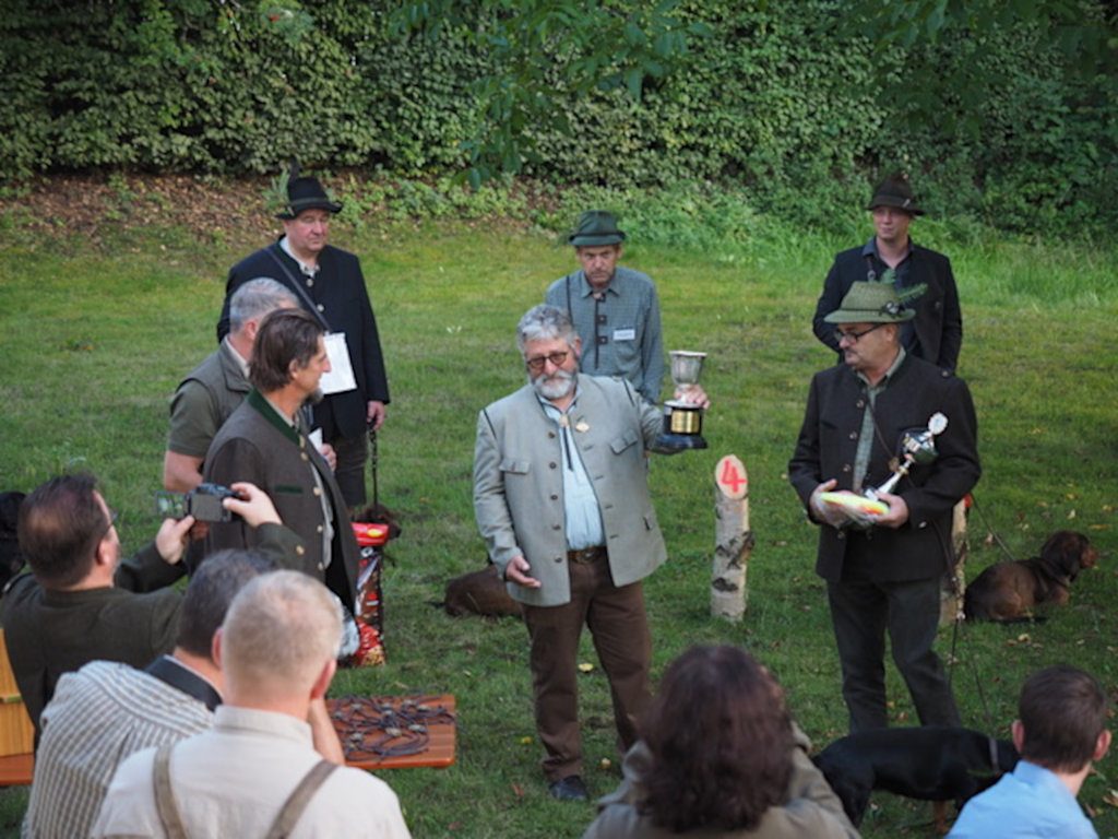 1. Platz für Erich Schmidt mit Afra vom Saupurzel - XI. Internationaler Leistungsvergleich für Alpenländische Dachsbracken 2018 - Foto: Alexander Kelle