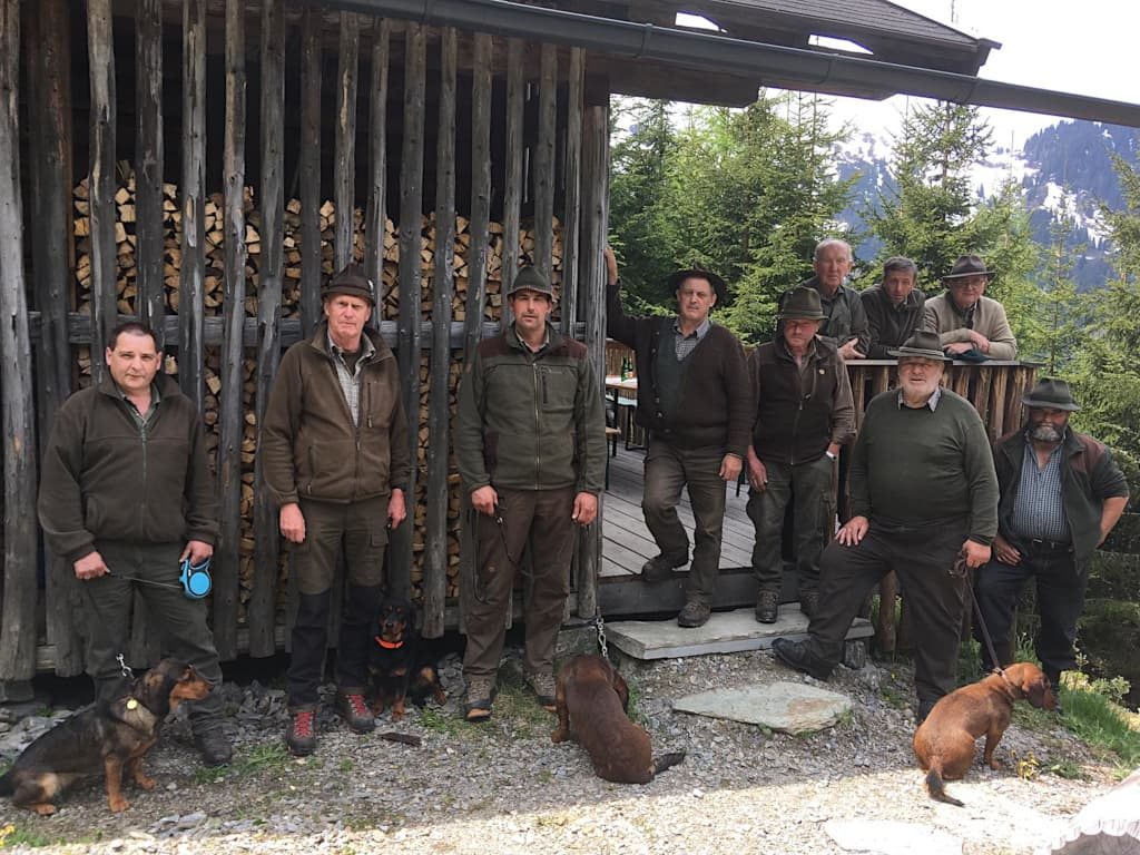 Die Teilnehmer am Übungstag der Landesgruppe Salzburg 2019 – Klub Dachsbracke