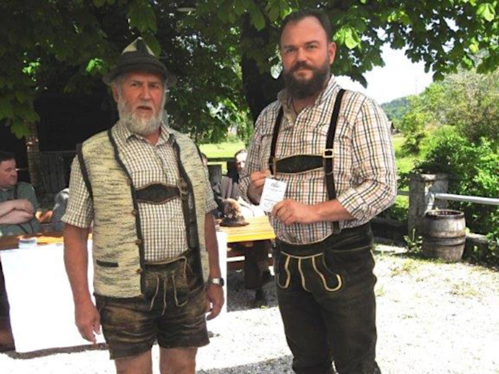 Hundeführer Wolfgang Rauscher wurde das 1. Hundeführer Abzeichen überreicht. - Klub Dachsbracke 2019