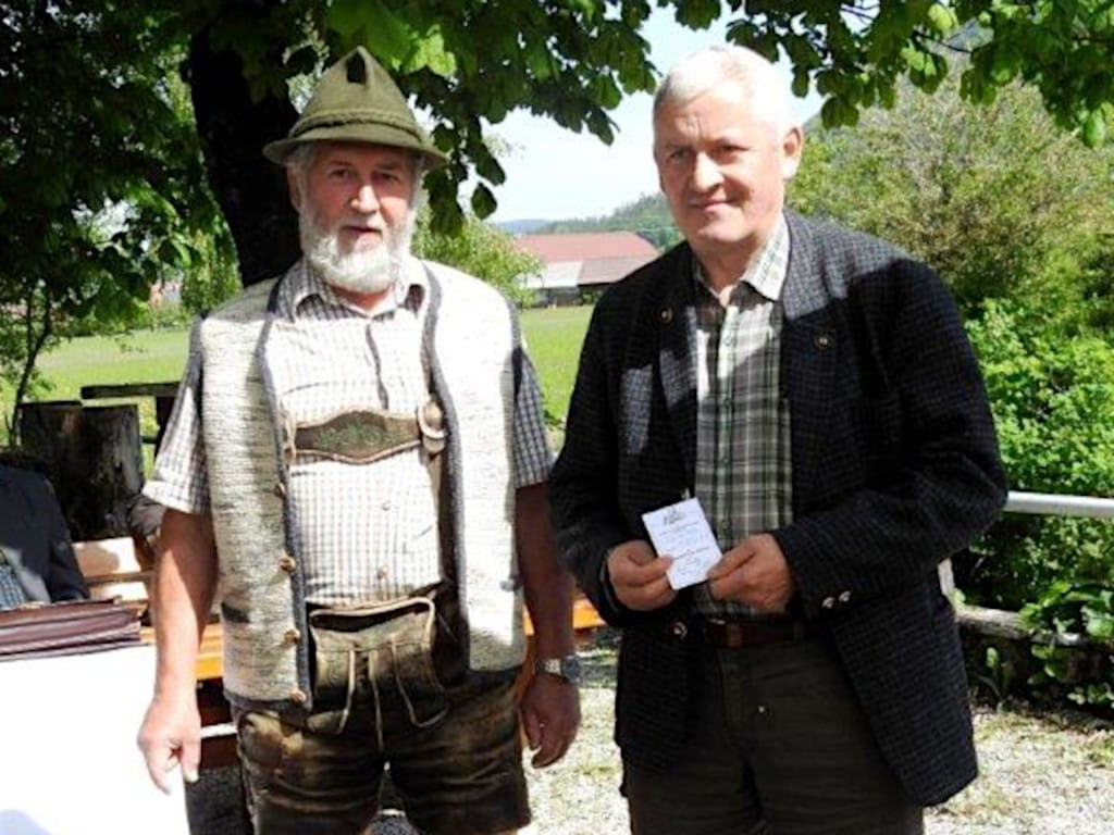 Hundeführer Siegfried Hackl wurde das 1. Hundeführer Abzeichen überreicht. - Klub Dachsbracke 2019