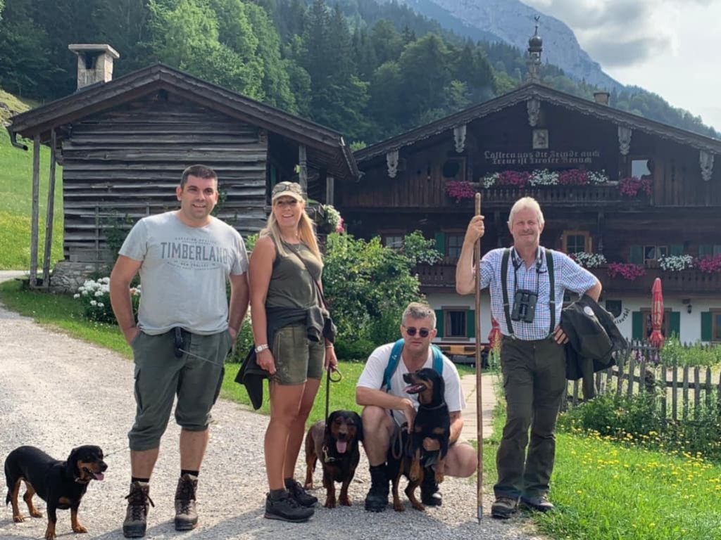 600-jähriger Hinterkaiserhof trifft traditionelle Hunderasse - Wandertag der Landesgruppe Tirol 2019 – Klub Dachsbracke