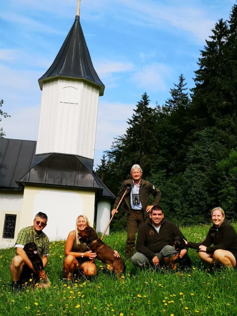 Für Nachsuchen hilft ein Gebet in der Antoniuskapelle - Wandertag der Landesgruppe Tirol 2019 – Klub Dachsbracke