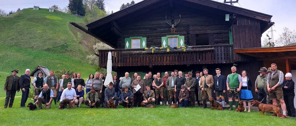 Die Teilnehmer am Landestreffen der Landesgruppe Salzburg 2022 – Klub Dachsbracke