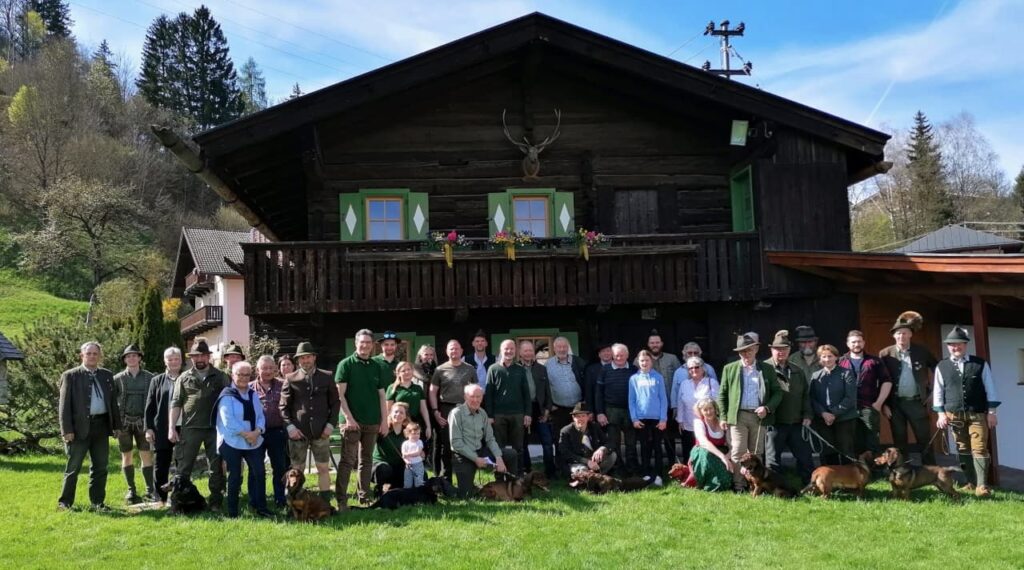 Die Teilnehmer am Landestreffen der Landesgruppe Salzburg 2023 – Klub Dachsbracke