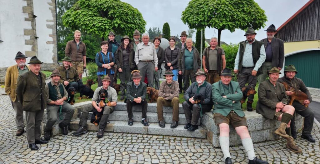 Die Teilnehmer am Übungstag der Landesgruppe Oberösterreich – Klub Dachsbracke 2023